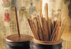 梦见占卜算卦求签 做梦梦见占卜算卦求签是什么预兆 梦见占卜算卦