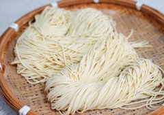 梦见做面条 做梦梦见做面条是什么预兆 梦见做面条好不好