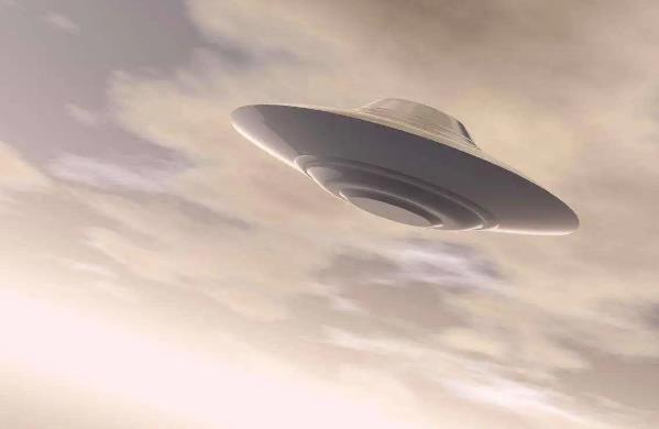 梦见飞碟UFO 做梦梦见飞碟UFO是什么预兆 梦见飞碟UFO好不好