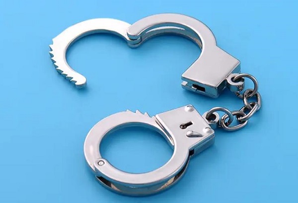 梦见手铐 做梦梦见手铐是什么预兆 梦见手铐好不好