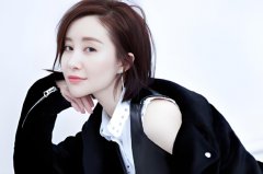 眼睛看她的感情运势